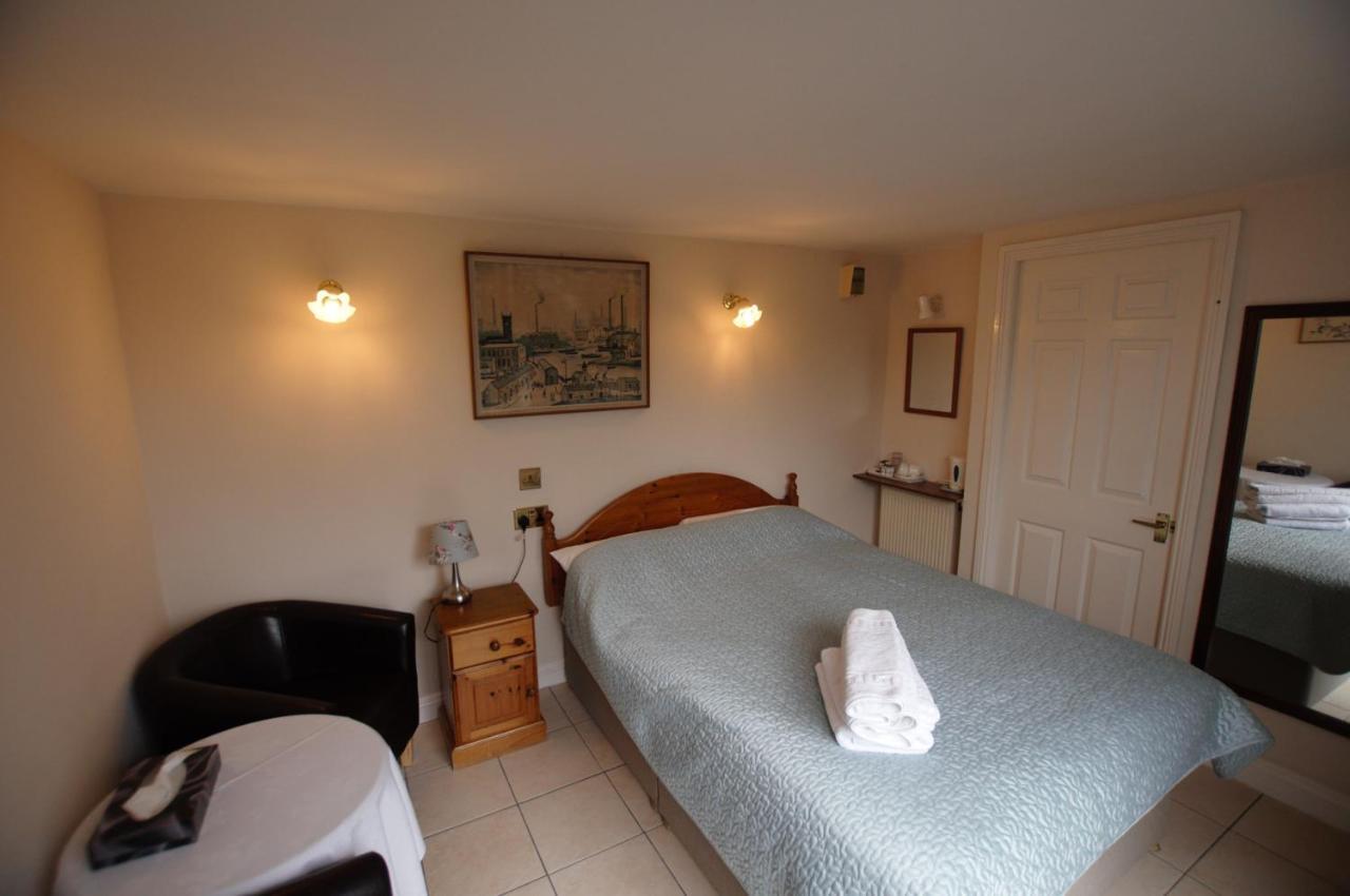 Dove House Bed and Breakfast Bishop's Cleeve Εξωτερικό φωτογραφία