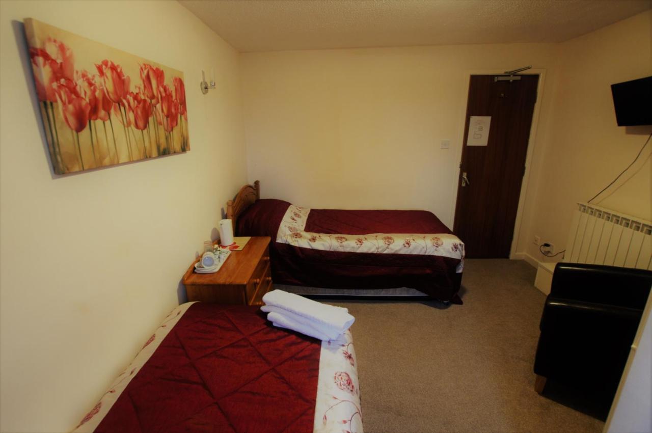 Dove House Bed and Breakfast Bishop's Cleeve Εξωτερικό φωτογραφία