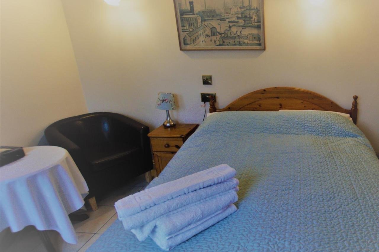Dove House Bed and Breakfast Bishop's Cleeve Εξωτερικό φωτογραφία
