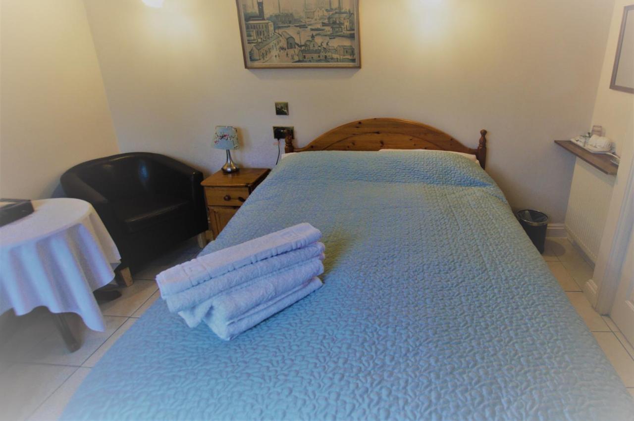 Dove House Bed and Breakfast Bishop's Cleeve Εξωτερικό φωτογραφία